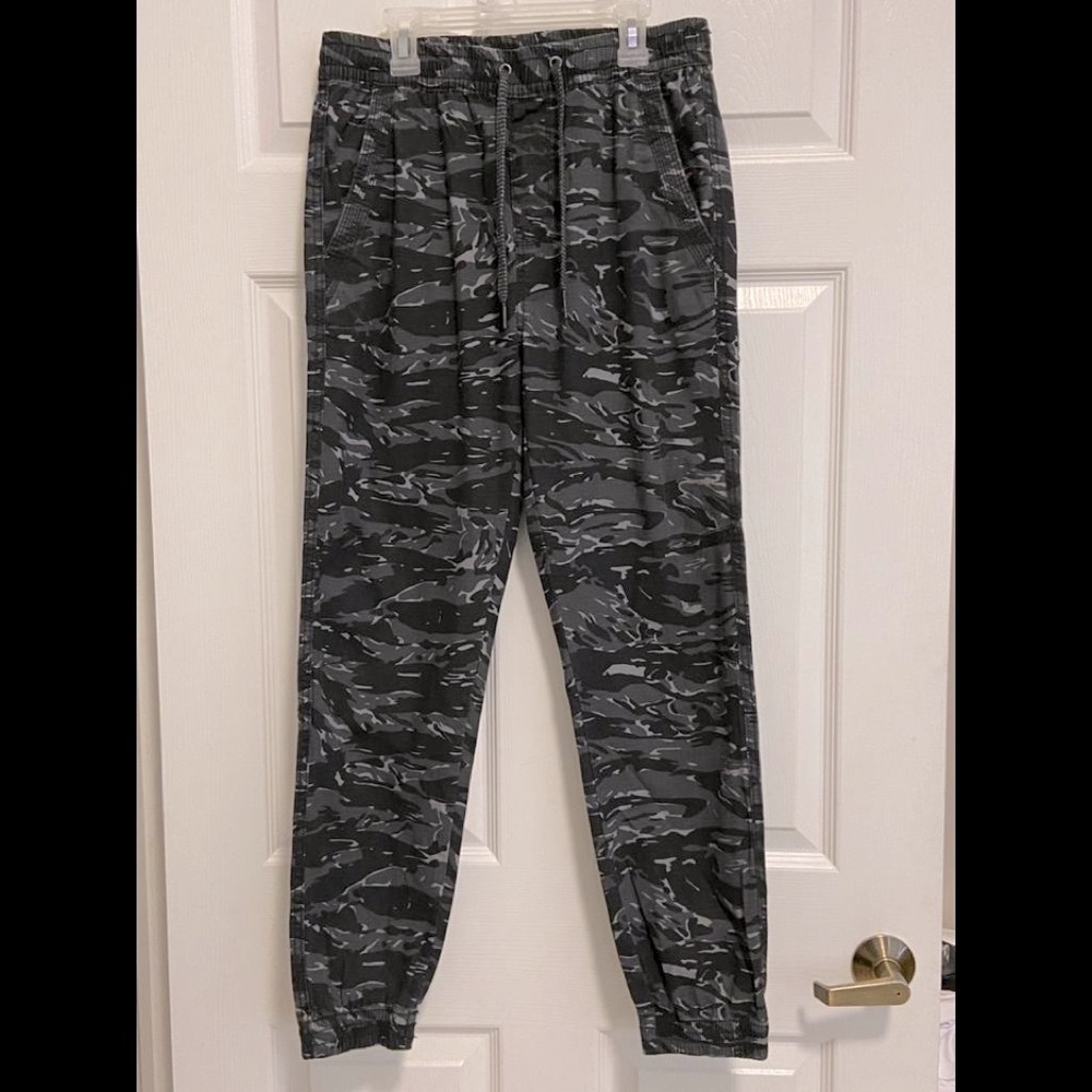 Iron Co Men Camouflage Jogger.